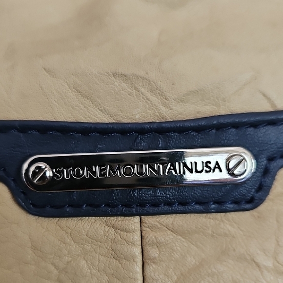 Stone Mountain real leather multi compartment shoulder bag - Picture 4 of 16